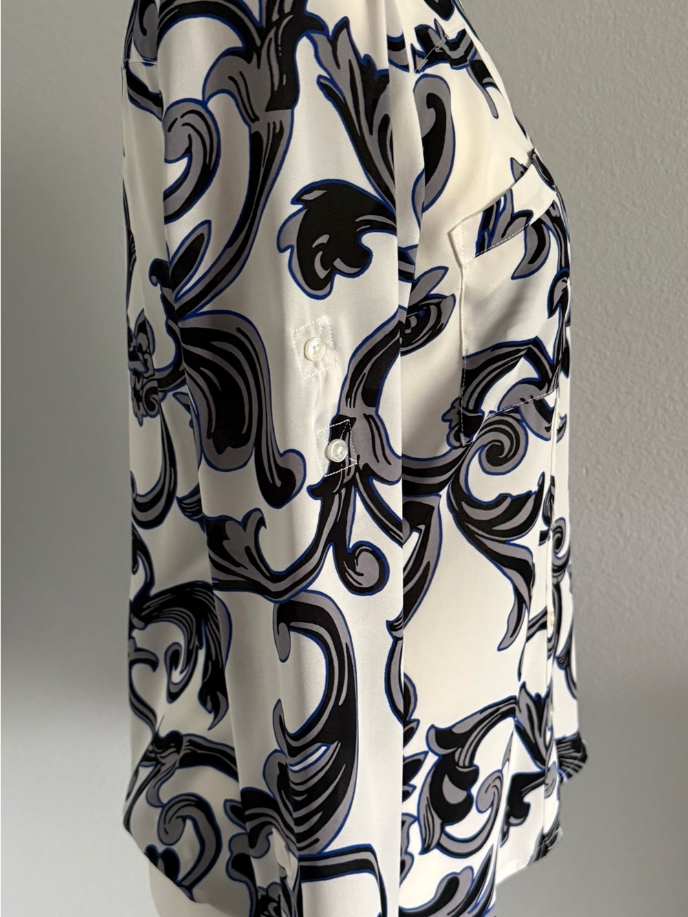 Express Portofino Blouse - Picture 2 of 5